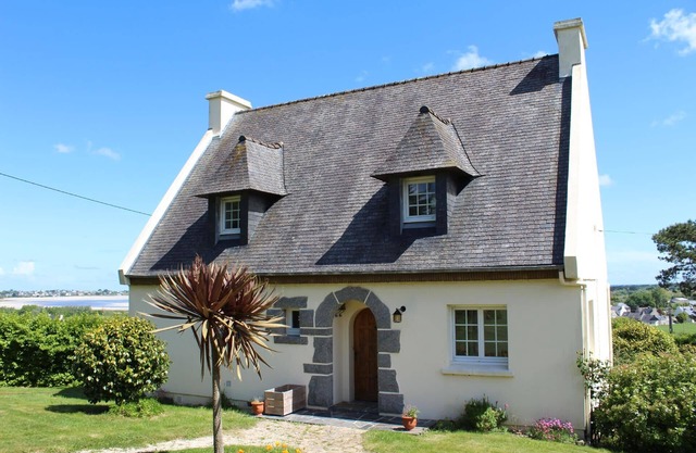 Holiday house Goulven for 1 - 8 persons with 5 bedrooms - Holiday home