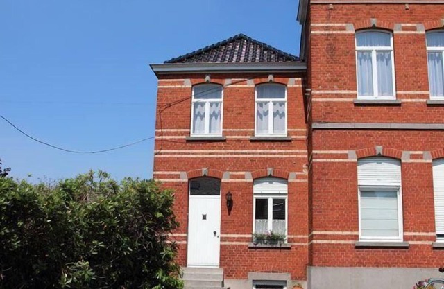 Holiday house Haaltert for 3 - 6 persons with 3 bedrooms - Twin house