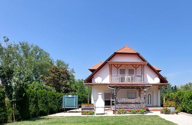 Holiday house Balatonmáriafürdõ for 1 - 11 persons with 5 bedrooms - Holiday home