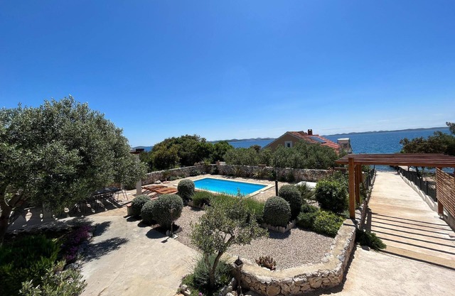 Holiday House in Dobropoljana with Private Pool