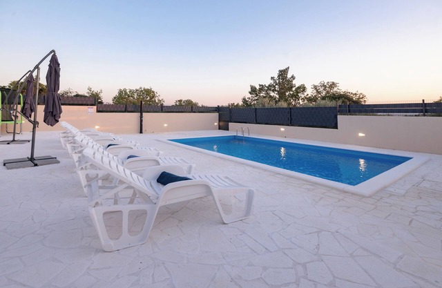 Holiday house Kamenjani with swimming pool!