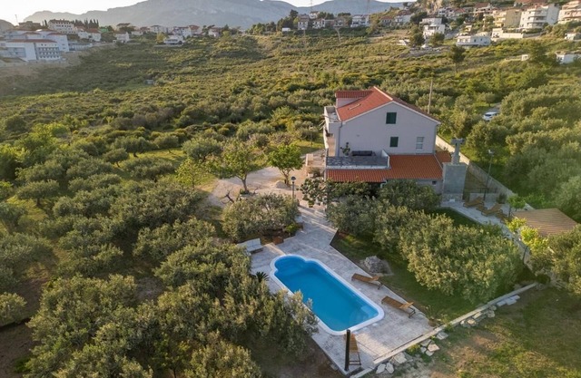 Holiday house Mravince for 1 - 6 persons with 4 bedrooms - Holiday home