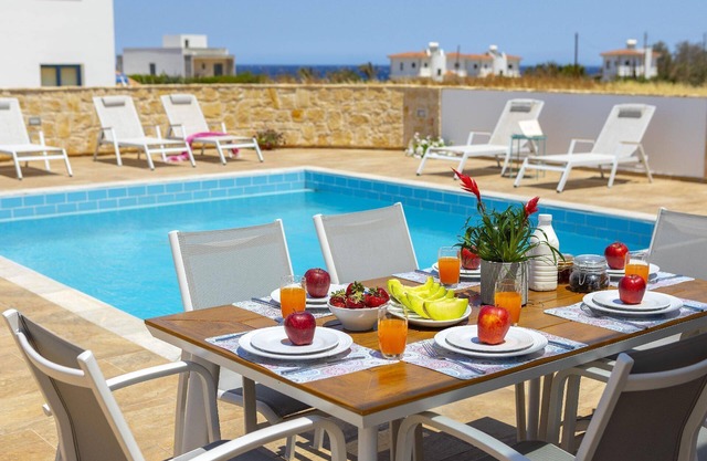 Holiday house Pomos for 1 - 8 persons with 4 bedrooms - Holiday house