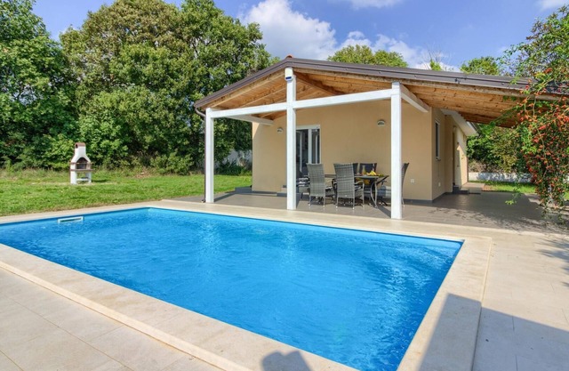 Holiday house Pula for 1 - 6 persons with 3 bedrooms - Holiday home