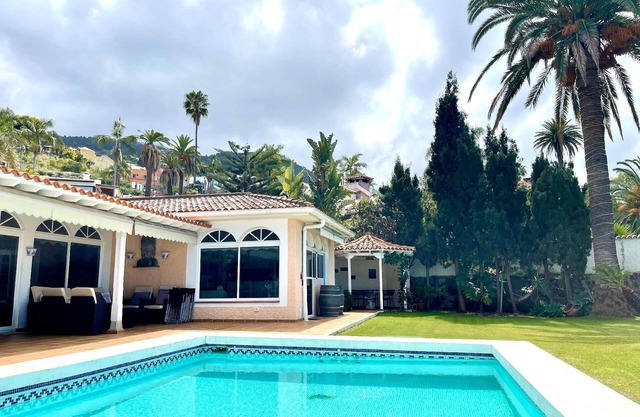 Holiday house Santa Ursula for 1 - 8 persons with 4 bedrooms - Holiday house