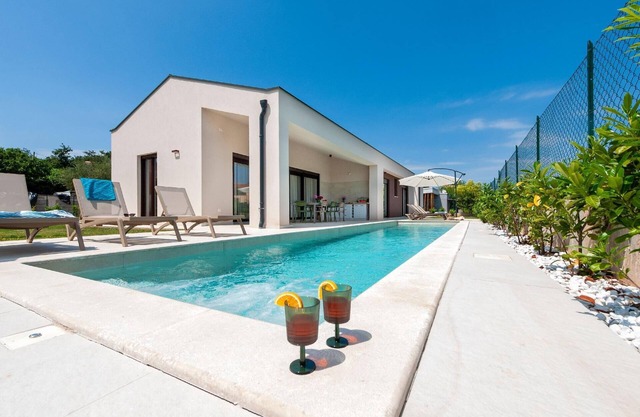 Holiday house Šegotići for 1 - 8 persons with 3 bedrooms - Holiday home