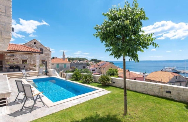 Holiday house Selca for 1 - 12 persons with 6 bedrooms - Holiday house