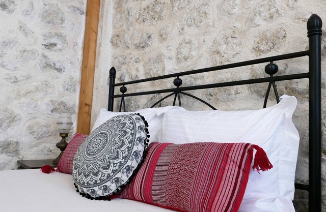 Holiday house w/sea view, garden, bbq and parking! Ideal for families up to 6!