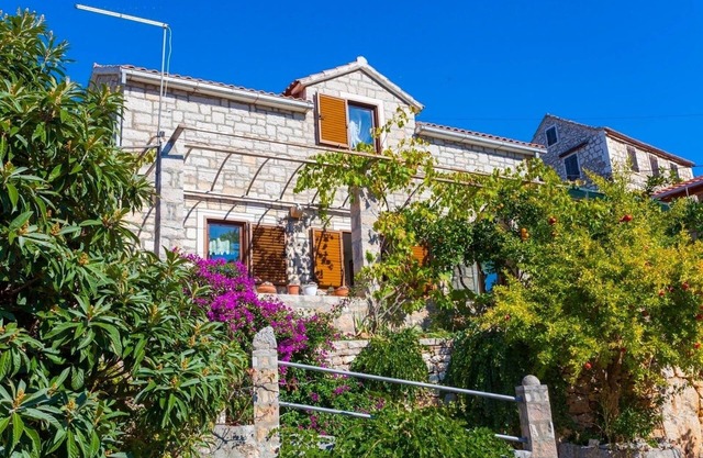 Holiday house with a parking space Ložišća, Brač (K-15444)
