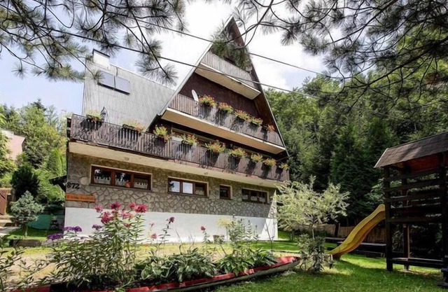 Holiday house with a wonderful panoramic view of the valley, Stroza