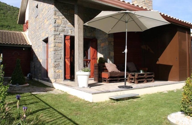 Holiday house Yesero for 1 - 9 persons with 3 bedrooms - Row house