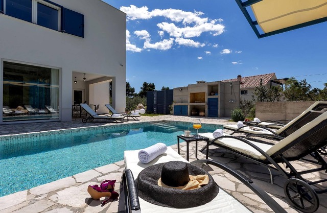 Holiday house Zaostrog for 1 - 6 persons with 3 bedrooms - Holiday house