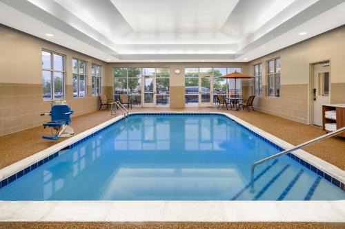 Holiday Inn Express & Suites Colorado Springs-Airport by IHG