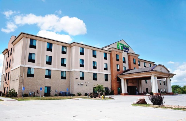 Holiday Inn Express and Suites Urbandale Des Moines by IHG