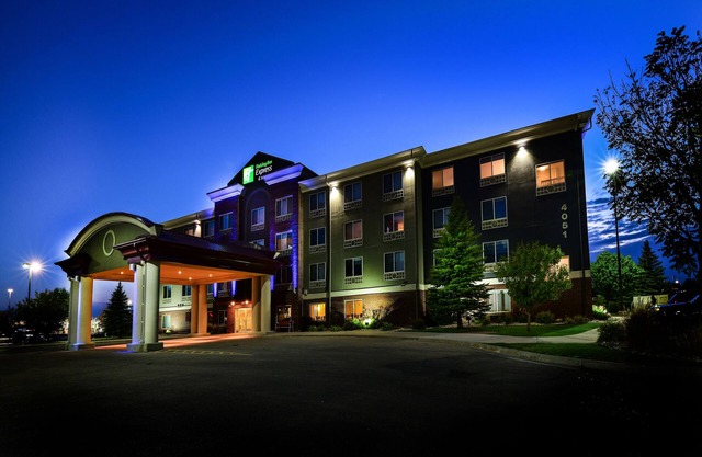Holiday Inn Express Hotel & Suites Grand Forks by IHG