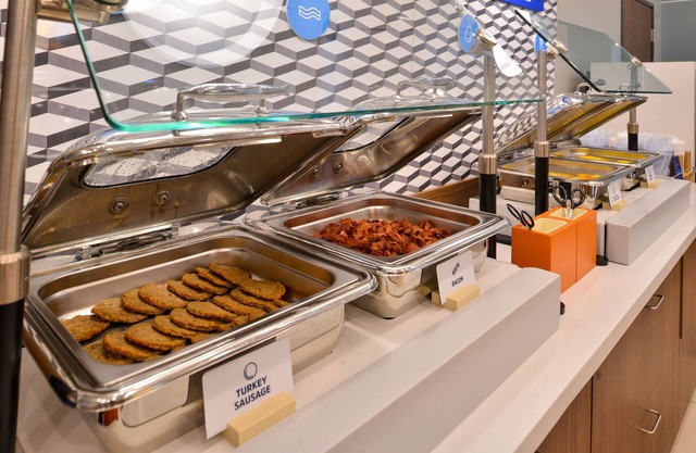 Holiday Inn Express Hotel & Suites Cambridge by IHG