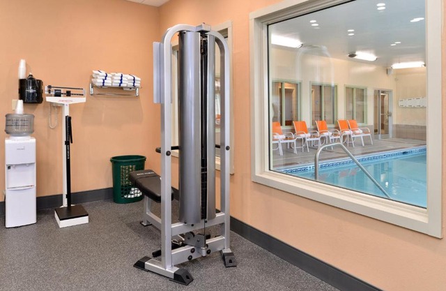 Holiday Inn Express Hotel & Suites Cincinnati-Blue Ash by IHG