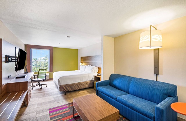 Holiday Inn Express Hotel & Suites Columbus by IHG