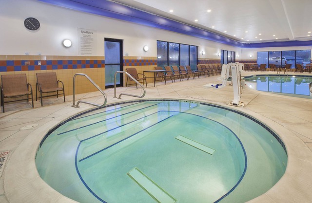 Holiday Inn Express & Suites Wheeling by IHG