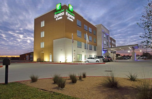 Holiday Inn Express & Suites - Brookshire - Katy Freeway by IHG