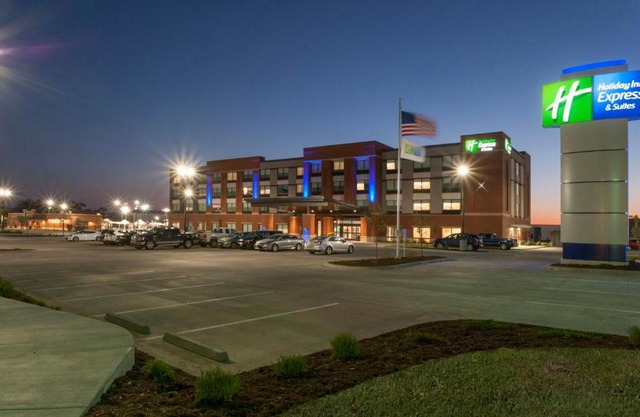 Holiday Inn Express & Suites - Dodge City by IHG