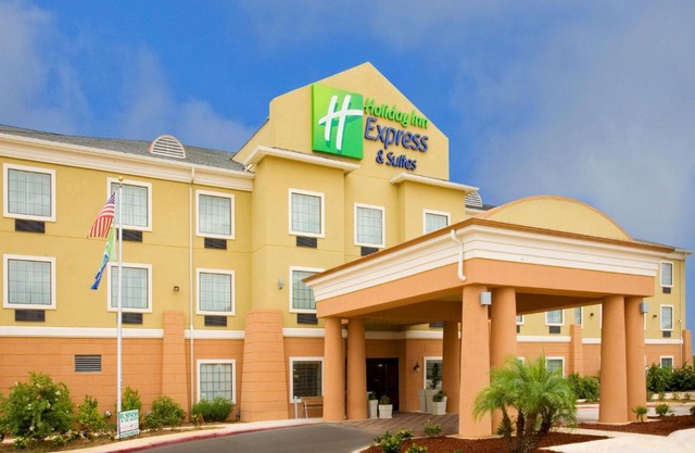 Holiday Inn Express & Suites - Jourdanton-Pleasanton by IHG