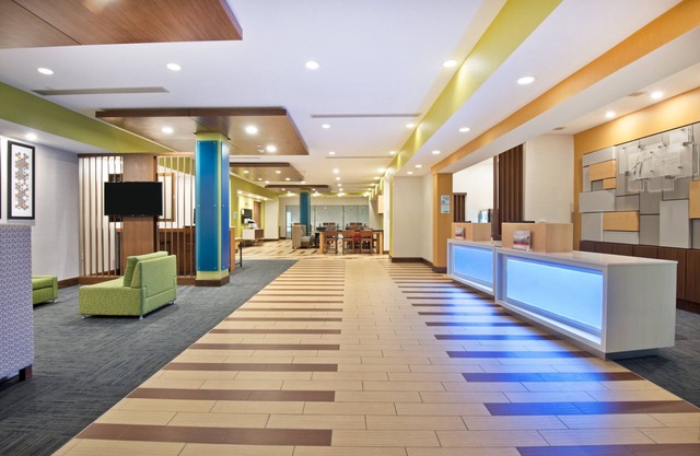 Holiday Inn Express & Suites Uniontown by IHG