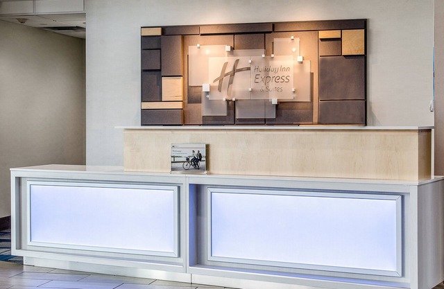 Holiday Inn Express & Suites Atchison by IHG