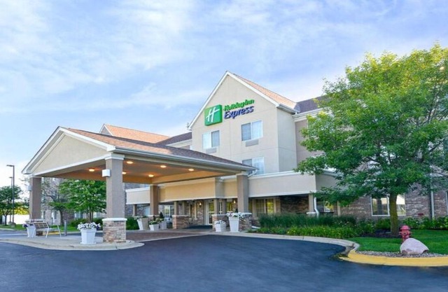 Holiday Inn Express & Suites Chicago-Deerfield Lincolnshire by IHG