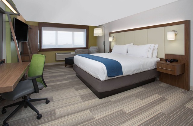 Holiday Inn Express & Suites Wyomissing by IHG