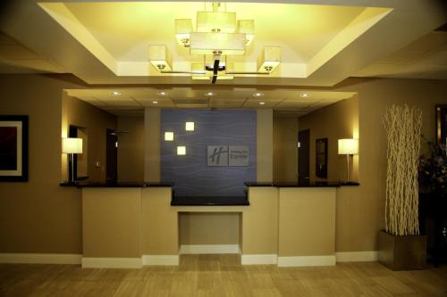 Holiday Inn Express & Suites Marion Northeast by IHG
