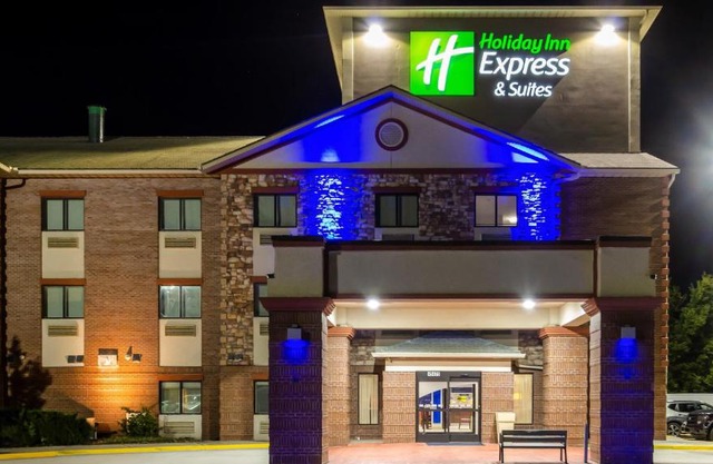 Holiday Inn Express & Suites - Olathe South by IHG