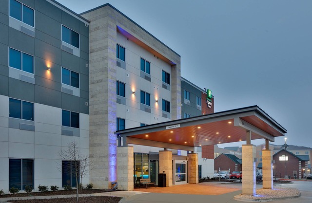 Holiday Inn Express & Suites Plano East - Richardson by IHG