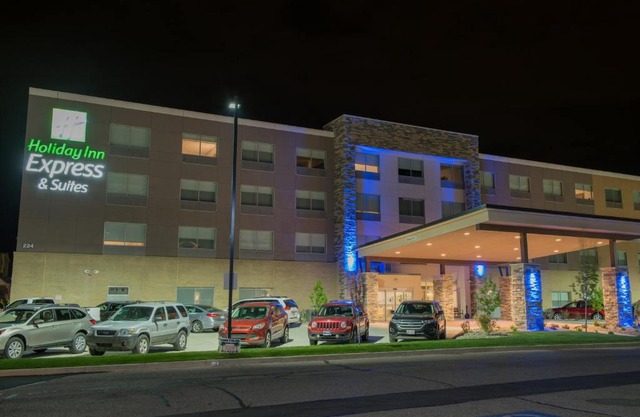 Holiday Inn Express & Suites - Warsaw - E Center by IHG
