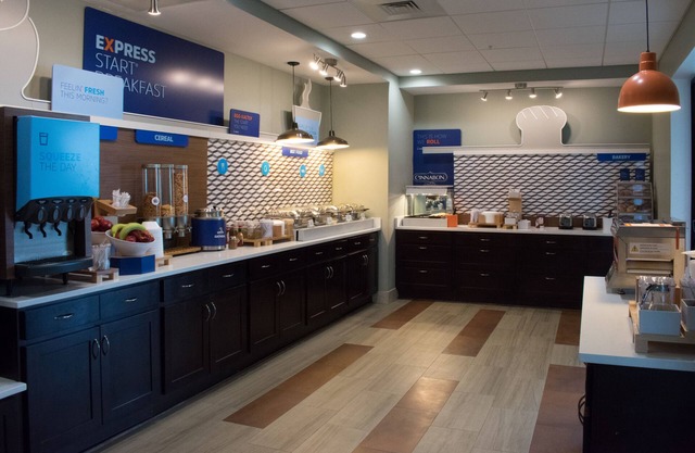 Holiday Inn Express and Suites West Memphis by IHG