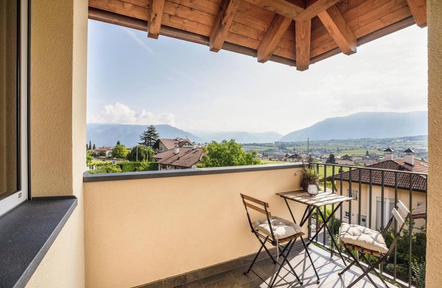 Holiday Apartment 'Meine Bleibe - Olive' with Mountain View, Garden & Wi-Fi