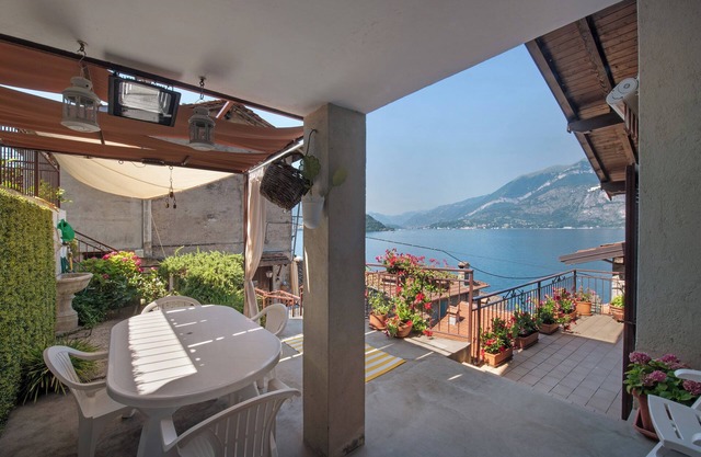 Holiday Home 'La Nostra Casa Di Fiume' with Lake View, Balcony and Wi-Fi