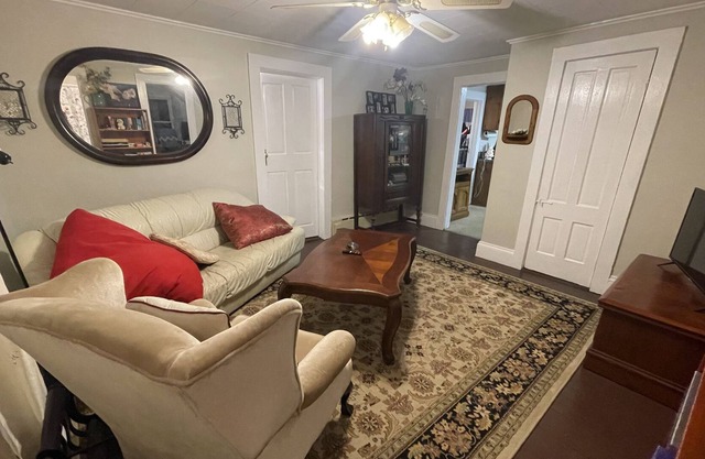 Holiday lodging by Uconn - pet friendly