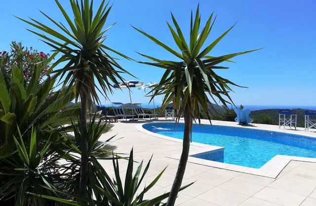 Holiday Resorts for 10 Persons, With Swimming Pool, Wifi and air Conditioner