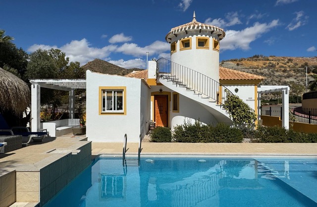 Holiday Villa 'Casa Mediterráneo' with Private Pool, A/C & Wi-Fi