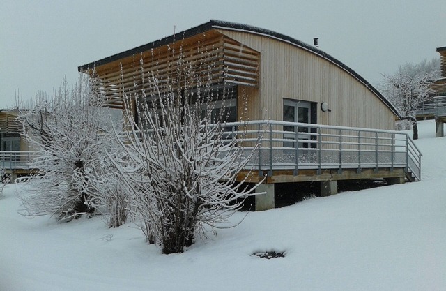 HOLIDAY VILLAGE OF LAKE MENET/FACING THE LAKE OF 14 HECTARES