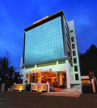 Holiday Vista Thekkady a premium hotel near periyar wild life sanctuary with sky view pool