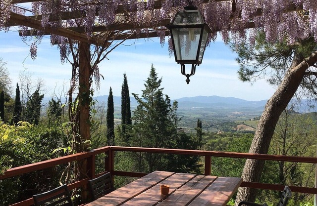 HOLIDAYS IN AN ANCIENT TUSCAN FARM - LA PERGOLA