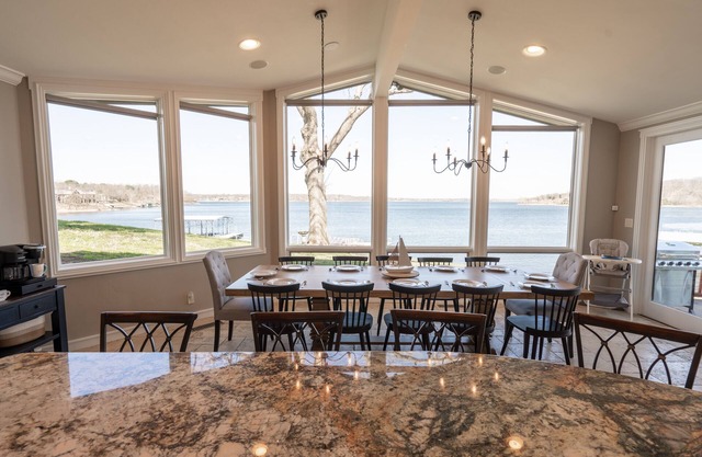 Holidays with us means room for everyone! Waterfront in Drowning Creek w/Dock