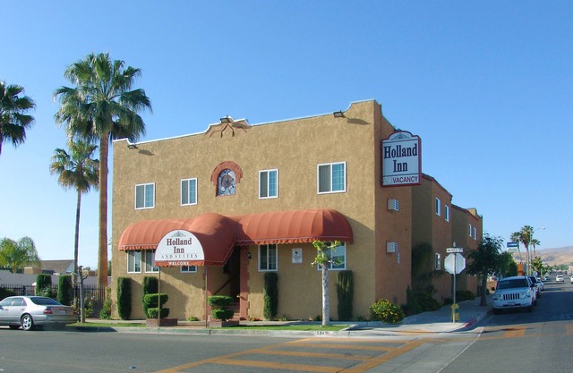 Holland Inn and Suites