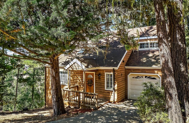 Holly Hill Cottage: 2 BR, 1.5 BA House in Cambria, Sleeps 4