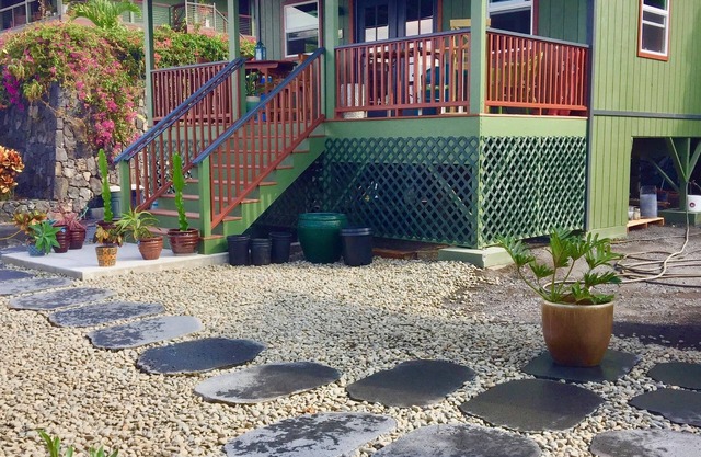 Holualoa Studio Cottage - GIANT OCEAN VIEW! Cool, private, near town