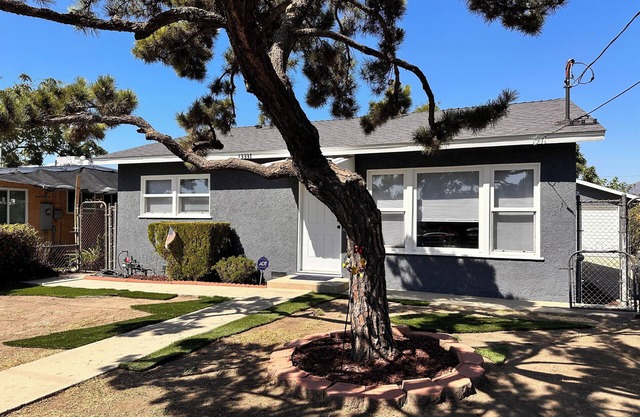 Home Away from Home: 2BR House with Modern Comforts in San Fernando!