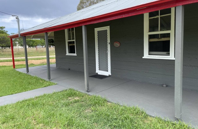 Home away from home. Accomodation in Young. Spacious, cute & cosy cottage All 4U