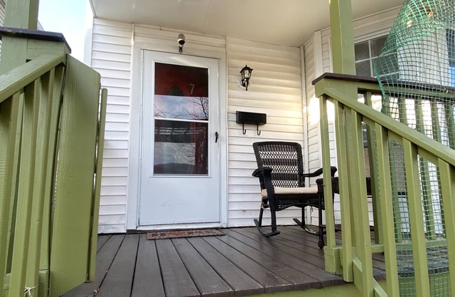 Home in Beacon- Walk to Main!